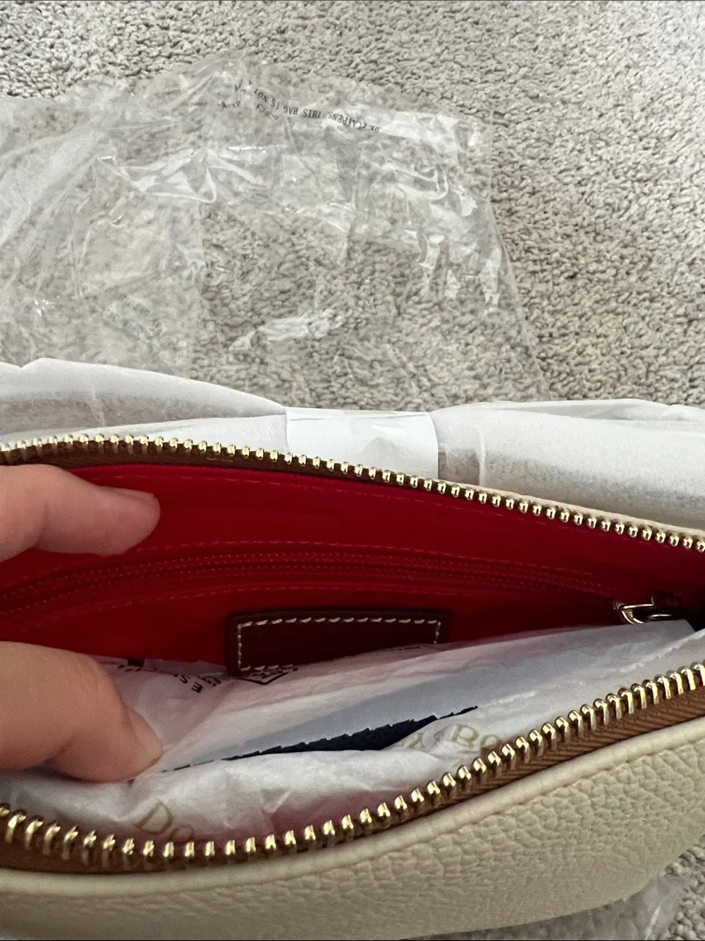 Dooney & Bourke zipper closure
